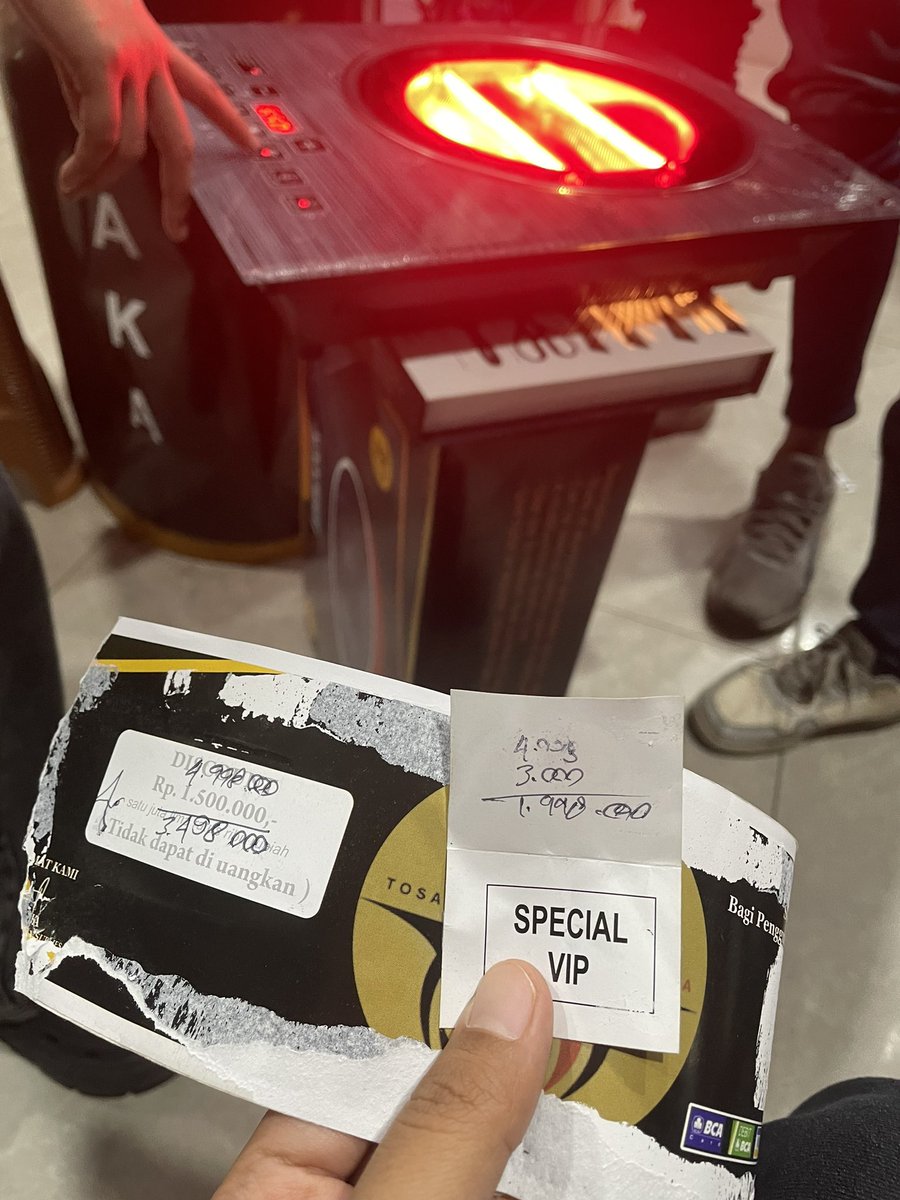 ismmfdh's tweet photo. surprise impulsif hari ini adalah abis belanja bulanan dapet undian kompor listrik dan dayang dayangnya 🤡 https://t.co/D3XF57WAMn