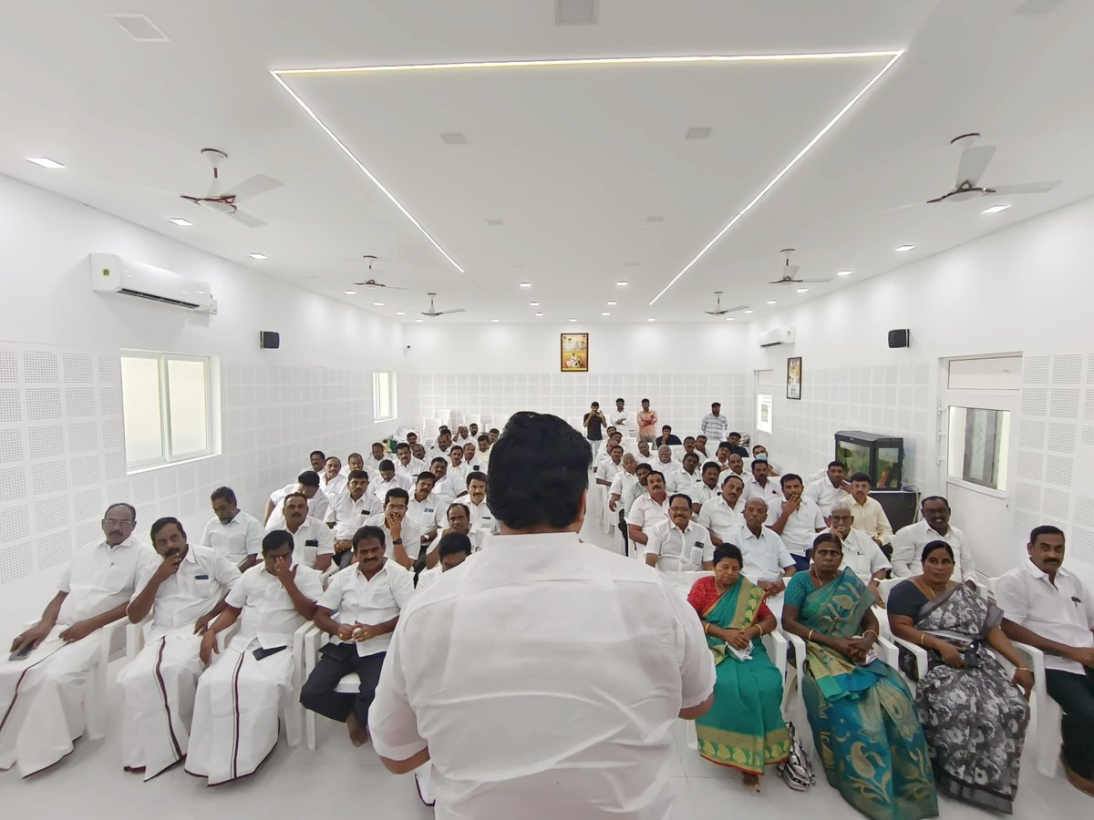 MMathiventhan's tweet photo. #NamakkalEastDMK #ExecutiveBodyMeet இன்று காலை நாமக்கல் கிழக்கு மாவட்ட திமுகவின் செயற்குழு கூட்டம் சிறப்பாக நடைபெற்றது. https://t.co/z9rWv6myGu