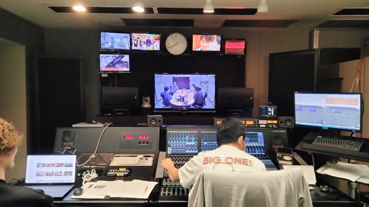 EventChap's tweet photo. 先日は、0ꓸ1gの誤算のお手伝い。

MBSラジオ「A Music Chance」さんにお世話になりました❢

11月23日㈯　23：30～
11月30日㈯　23：30～
２週にわたってお送りします📻

https://t.co/Airt2dM8w9
https://t.co/D9uaF8Ijjc

#MBSラジオ #チュートリアル #徳井義実 #レイクレ #てっちゃん　#アミューズ https://t.co/ho9D4RzQYk