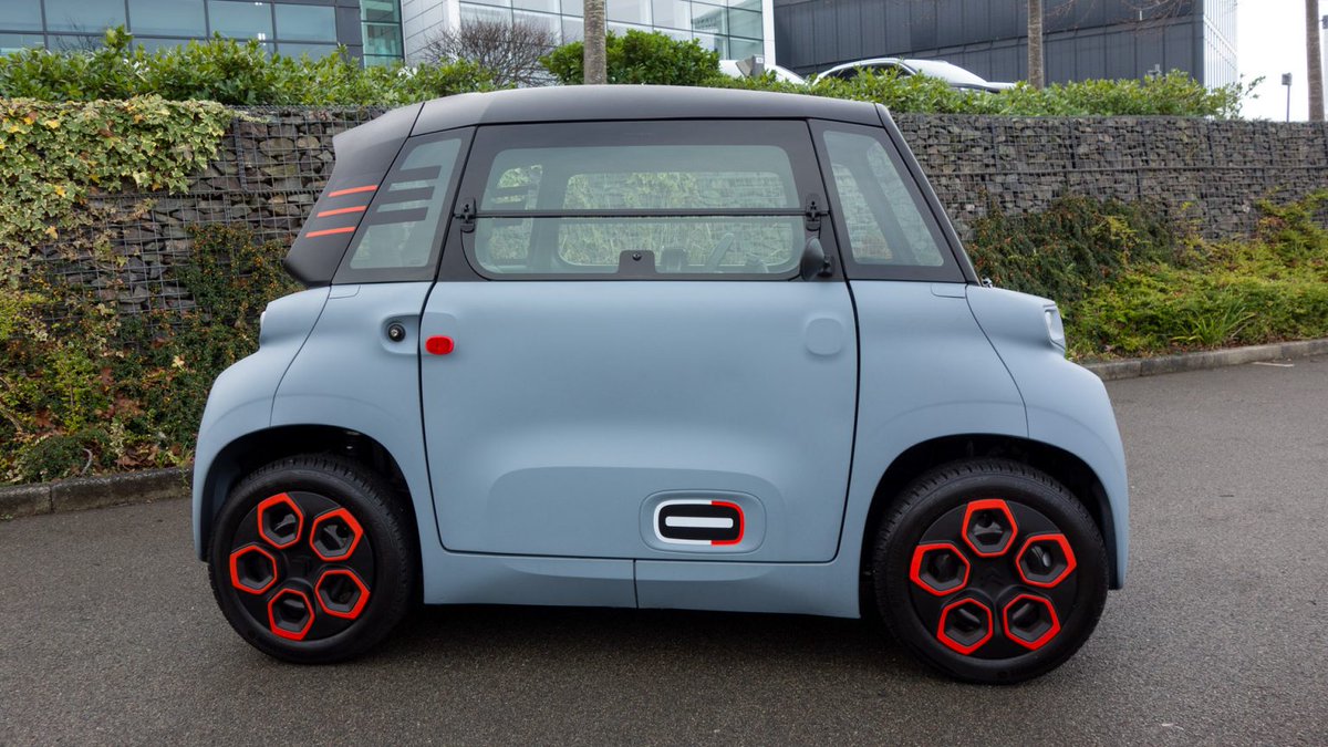 RouxRod's tweet photo. @VictorSinclair3 "Ils" ? 
Qui construit ce petit truc à votre avis ? 
Un grand groupe automobile ou une petite structure ? 
Pour info voilà ce que fait Citroën avec des moyens autrement supérieurs : https://t.co/JfCepPKUHt