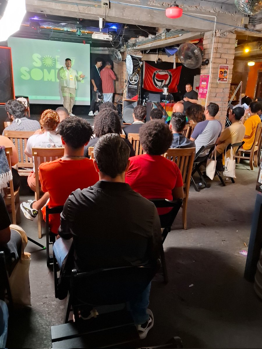 Primeira palestra do dia com Lucas Silva apresentando seu artigo sobre coletas de dados e políticas públicas envolvendo os moradores do Morro do Santo Amaro  <a href="/AMEOSANTOAMARO/">Instituto Ame o Santo Amaro ❤️</a> #CTS2