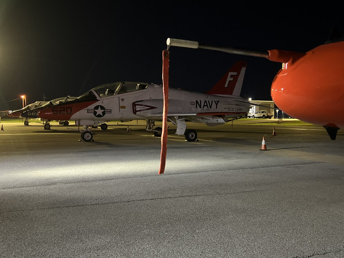 Flight of 4 T-45 goshawks inbound for <a href="/HailStateFB/">Mississippi State Football</a> flyover this afternoon!! #HailState #flynavy