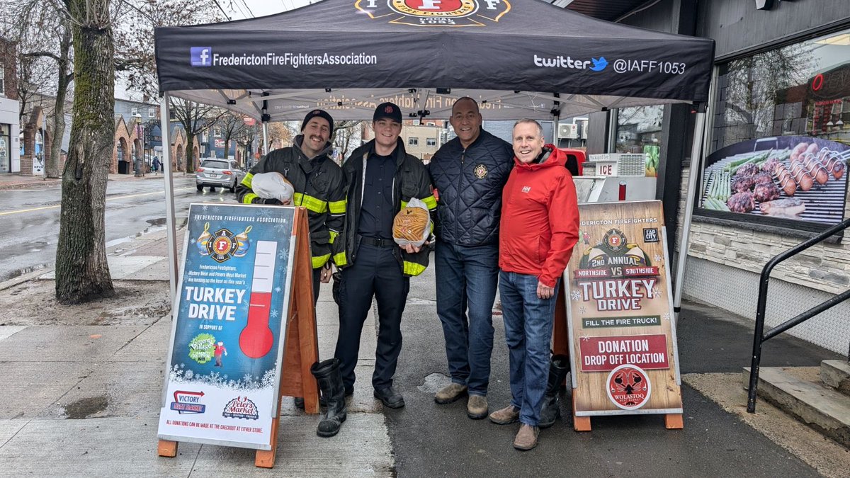 Very grateful to have members of the ⁦<a href="/CityFredFire/">Fredericton Fire 🇨🇦</a>⁩ on site at ⁦<a href="/MeatVictory/">Victory Meat & Produce Market</a>⁩ to support the 2024 Community Grocers Turkey Drive for ⁦<a href="/Greener_Village/">Greener Village</a>.  Please drop by and support this campaign to make the holidays a little brighter for those in need. ⁦