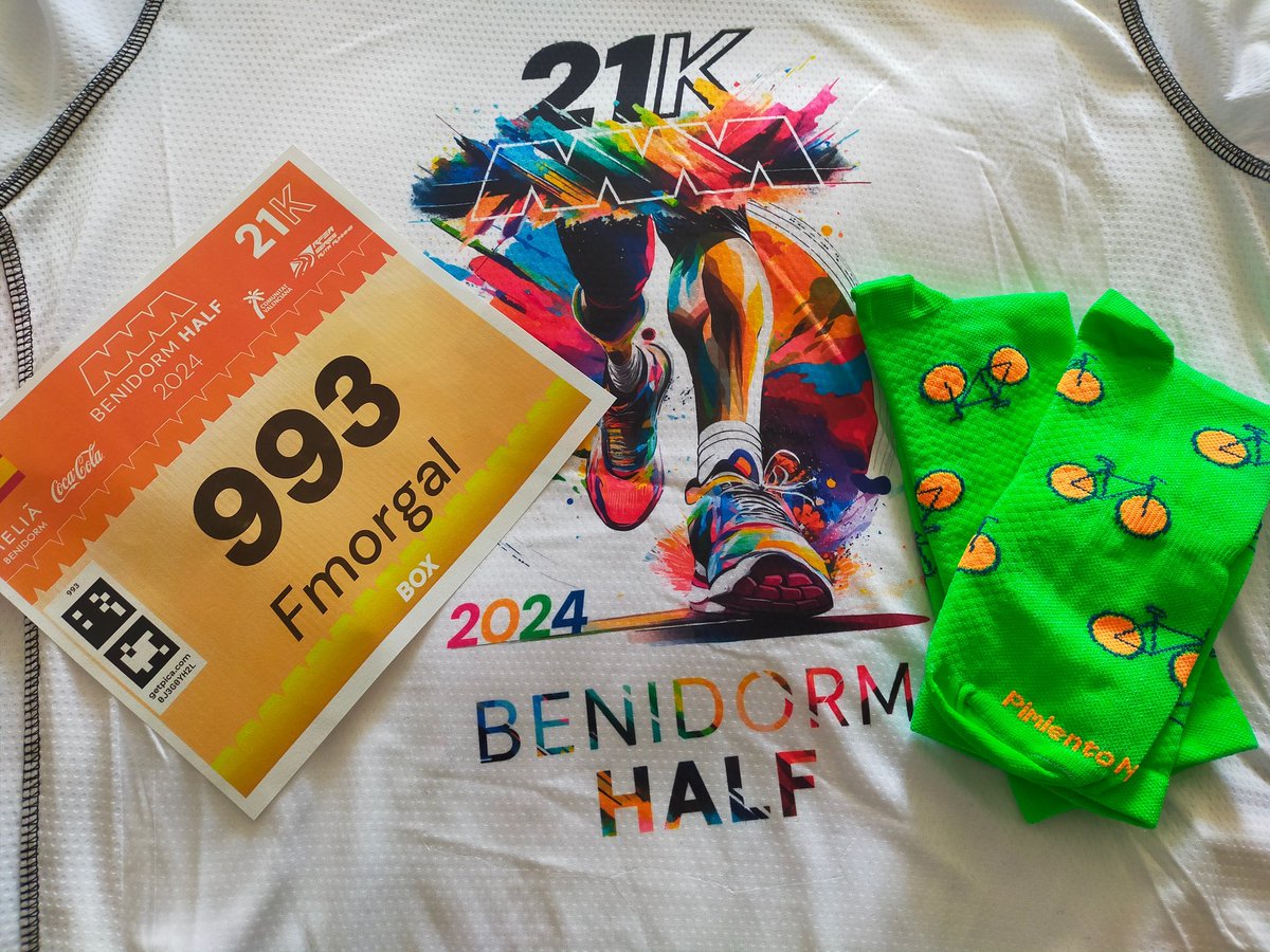 fmorgal's tweet photo. No puede ser más colorida este año la #BH, Benidorm Half.  Muchas ganas de correr al anochecer por la playa en una ciudad que no para de asombrarme, Benidorm. https://t.co/alEn1E6e5p