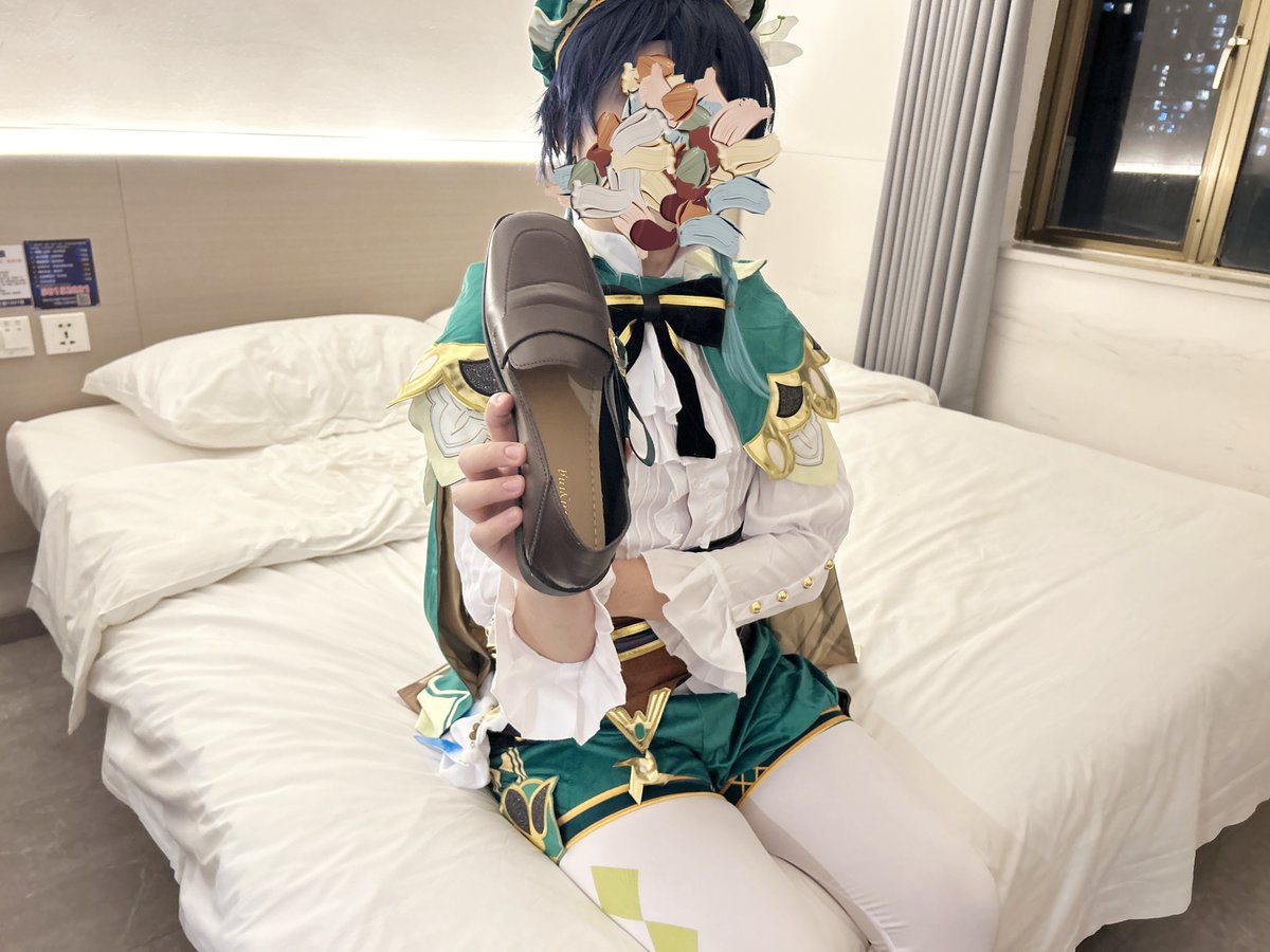 你想要这个对吗？#魔都 #上海 #温迪 #男娘coser #男娘s #男娘 #伪娘 #白丝 #cosplay #足控 #足交