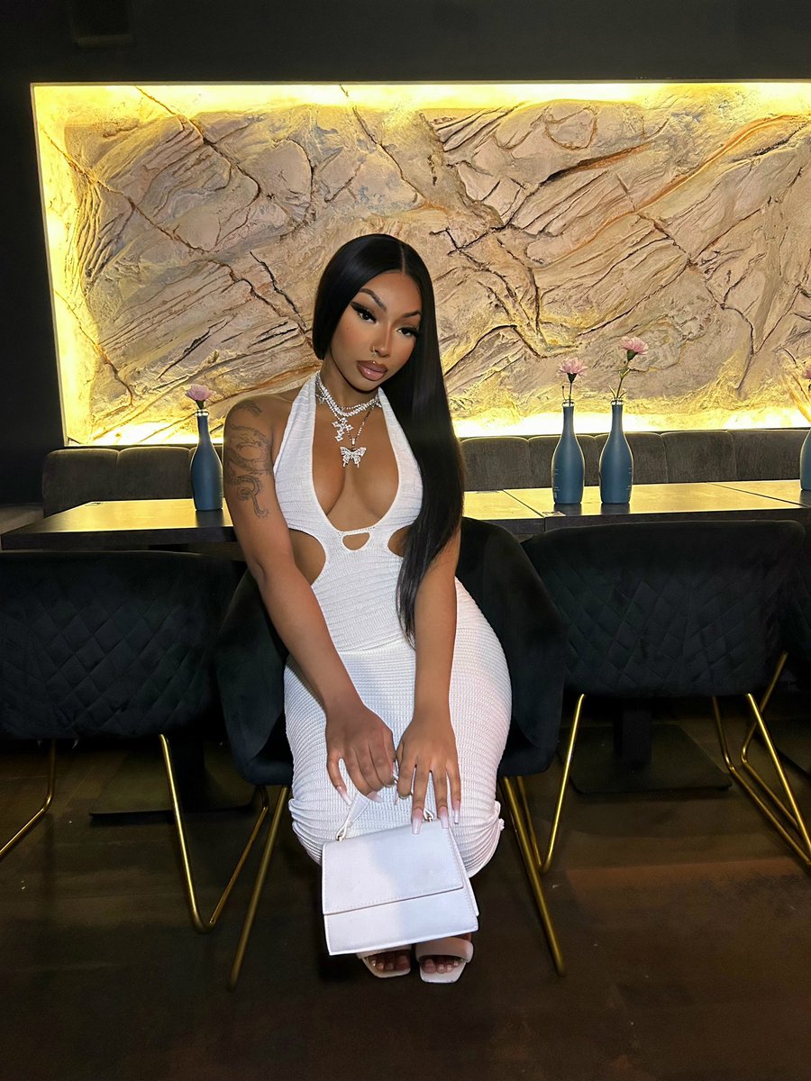 Jxparisxo's tweet image. The birthday girl 🤍 #24 #SagSzn