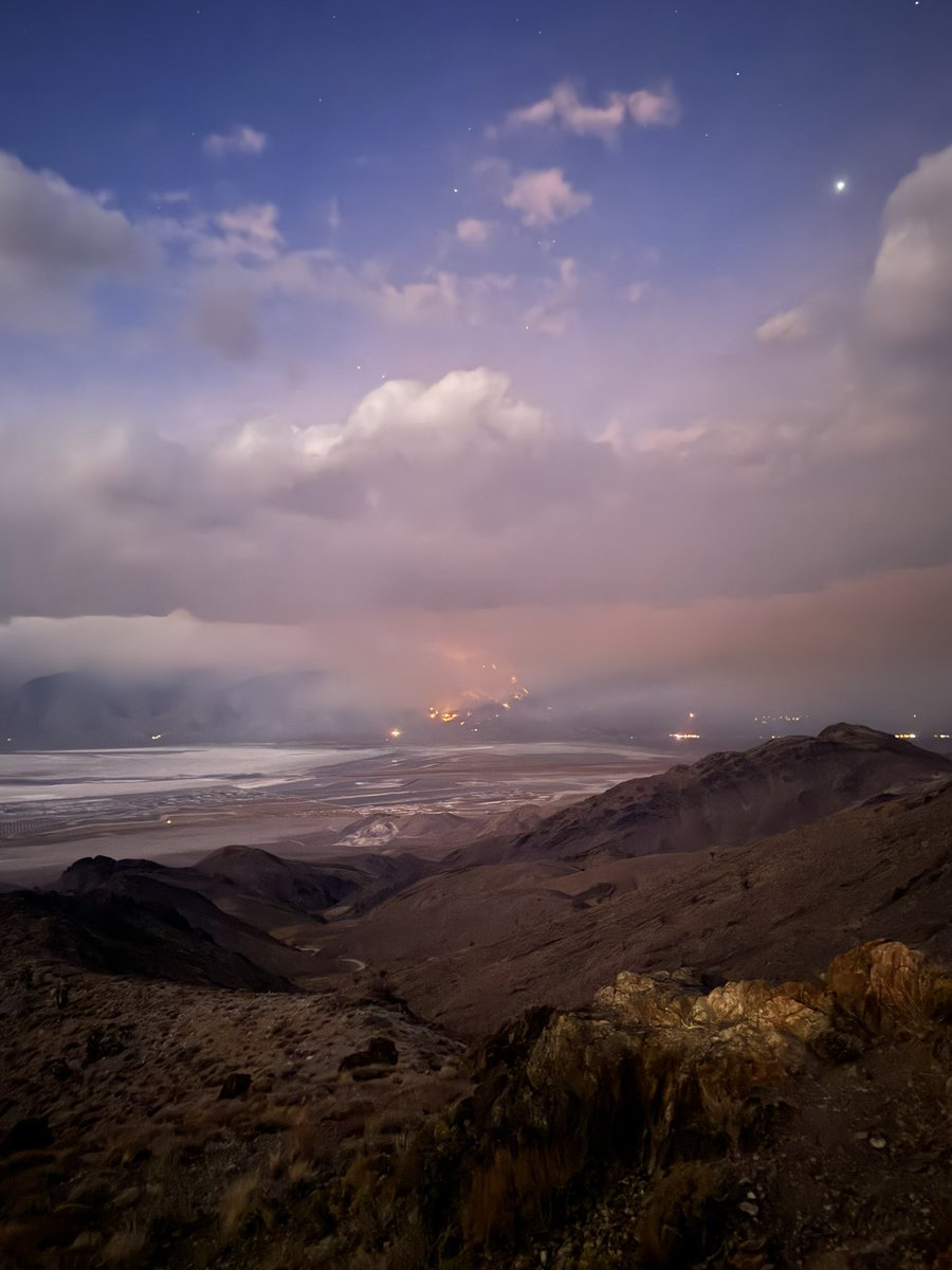 chrisjkam's tweet photo. #horseshoefire from Owen’s Lake. 6:30am. #LonePine #CaFire #OwensValley #InyoCounty https://t.co/HxjVVQCyb8