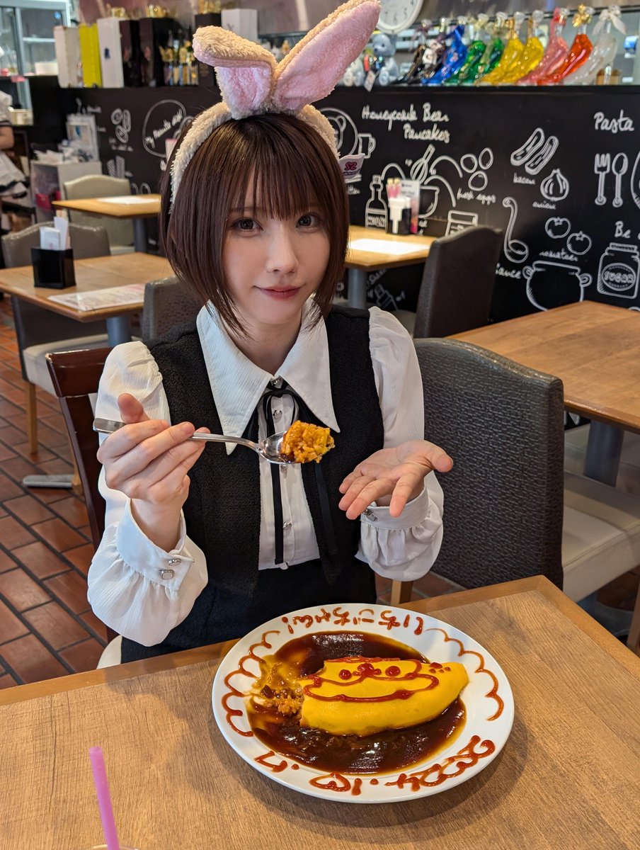 📍オアシス21(左の写真) 「水の宇宙船」と呼ばれる ガラスの大屋根が