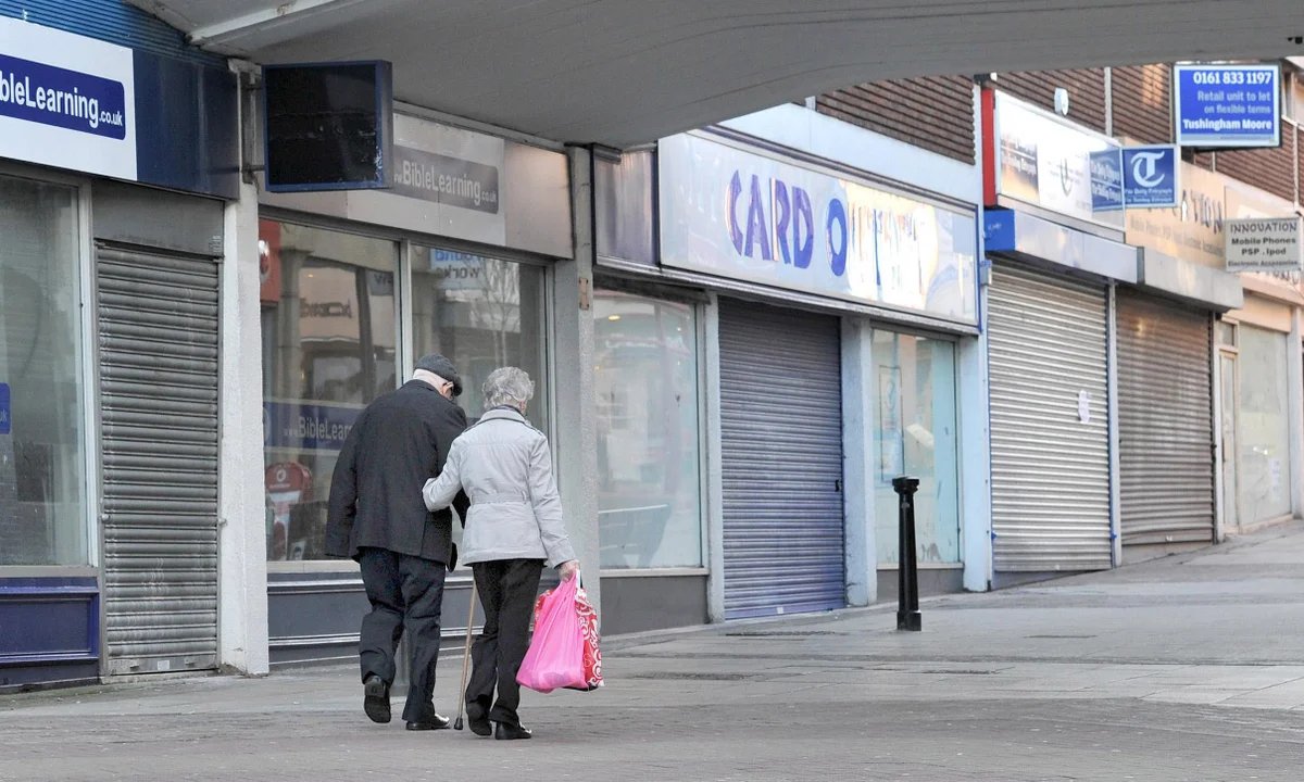 Codie_Sanchez's tweet photo. The UK is losing its entrepreneurs.

•3.5M business owners will retire by 2030
• 70% have no succession plan
• Big firms are buying everything

How the "Silver Tsunami" is destroying Britain's middle class: https://t.co/2sSeI3MFmw