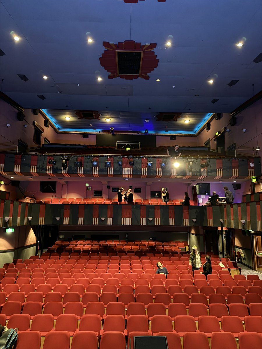 I’m recording a Welsh language stand up show in Carmarthen tonight. 11 tickets left for 8pm, 33 left for 6pm. Os y’ch chi yn yr ardal, dewch lawr. Gewn ni sbort.

theatrausirgar.co.uk/en/shows/elis-…