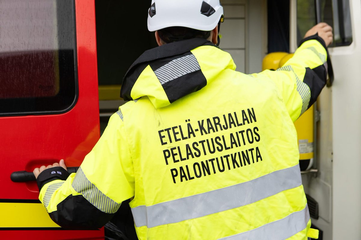 Tänään on monet virkakollegat olleet Päivä paloasema -tapahtumassa. Itse olin jakamassa palo- ja onnettomuustutkinnan terveisiä sopimuspalokunnan ryhmänjohtajakurssilla. Tutkinta alkaa jo keikalle mennessä. #palontutkinta #tulipalot #kehittäminen #onnettomuuksistaoppiminen