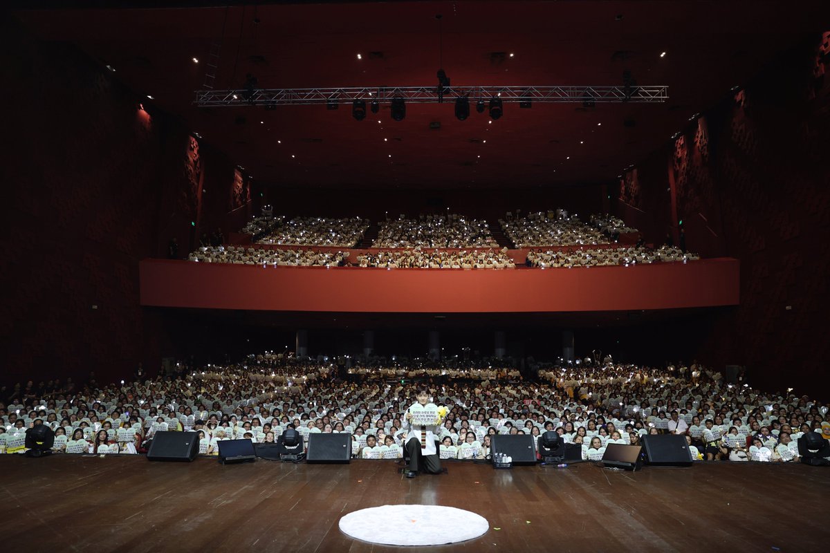CHEN_official tweet media
