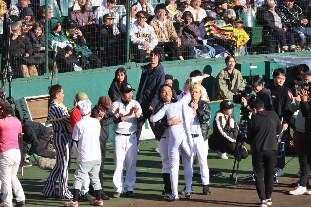 yyyyyyyyyy___5's tweet photo. 最高の舞台で最高のプレーができて本当に幸せでした✨

スタンドからの大声援、甲子園超満員でのあの景色、幼い頃からの夢見た場所だけに、凄く込み上げてくるものがありました😭

今回の阪神戦は、12月17日に相席食堂で放送されるので、見て頂けたら嬉しいです！

今日は、最高の1日でした！ https://t.co/PbOl0bvl7o