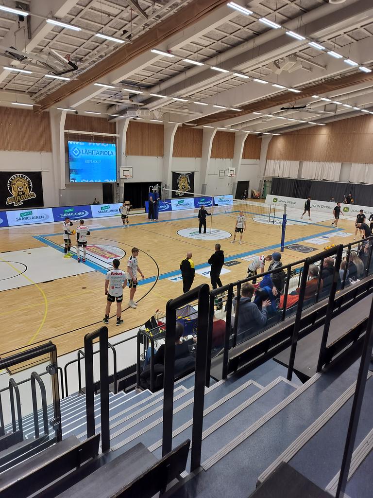 ettanmassi's tweet image. Reilu 20 min alkuun, todella tärkeät pisteet jaossa @KarelianHurmos vs KyKy-Betset #LML #Lentopallo