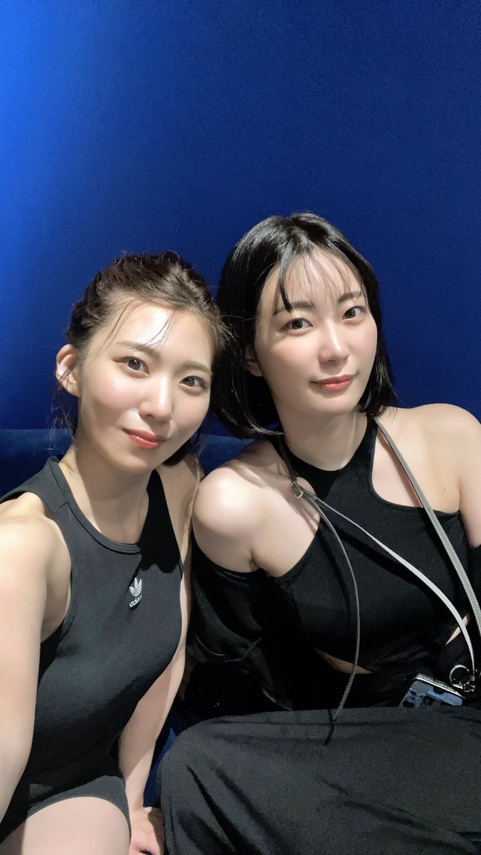 ayakayamagishi_'s tweet photo. 写真展「AA」開催まであと3日

あかりんとのオフショ👯‍♀️🖤
オフの時間もしっかり楽しんできたよん

詳細はこちら→ https://t.co/i0cT86IbsZ
#写真展AA https://t.co/1ZJ1wJU3eP