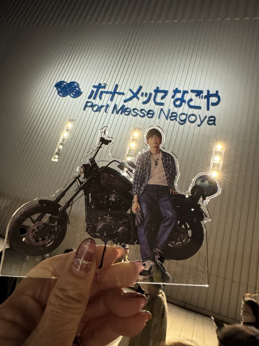 mis_S9x9's tweet photo. 名古屋初日無事終わった☺️良き席だったけど平面で見にくいと聞いていたけどアリトロであれだけ回ればもう満足だなって思った。木村君のみんなに会いたいからって気持ちが凄く伝わった😌私達の先には木村拓哉がいる❣️拓哉の先にも私達がいる❣️
#木村拓哉 https://t.co/RXr5wra5xd