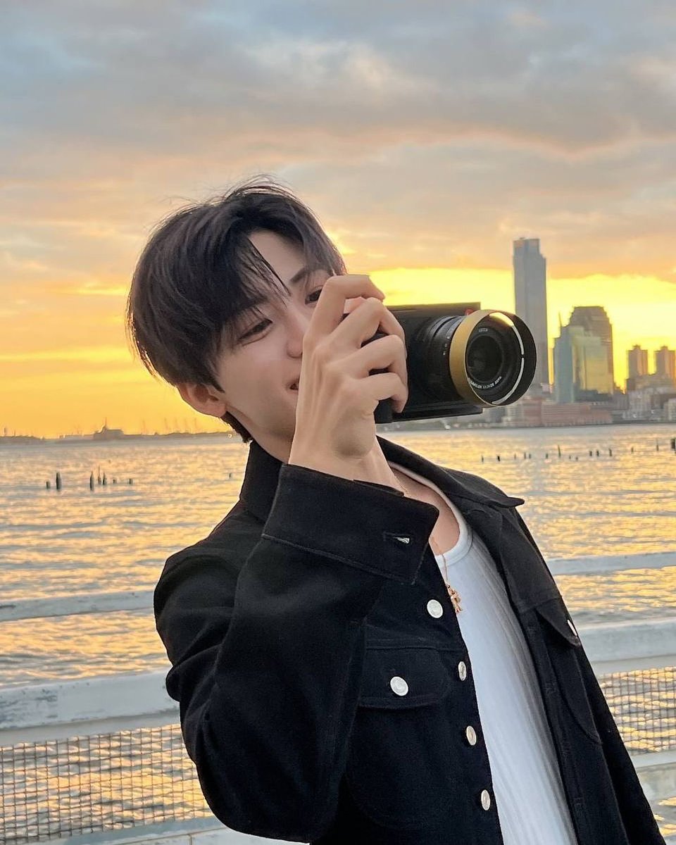 rrechloe's tweet photo. Nichole Leo (22) an ordinary university student who loves being a photographer. https://t.co/HNNcrQEiaR