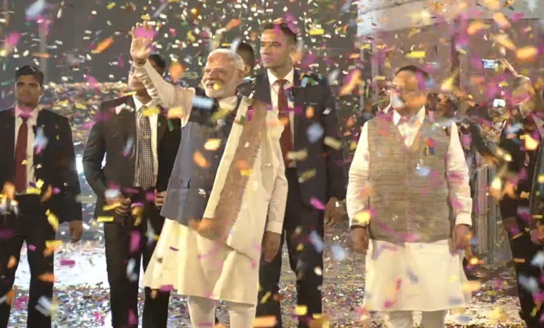 BJP4India's tweet image. PM Shri @narendramodi addresses party karyakartas at BJP headquarters in New Delhi.

Watch LIVE at youtube.com/watch?v=liMtQX…