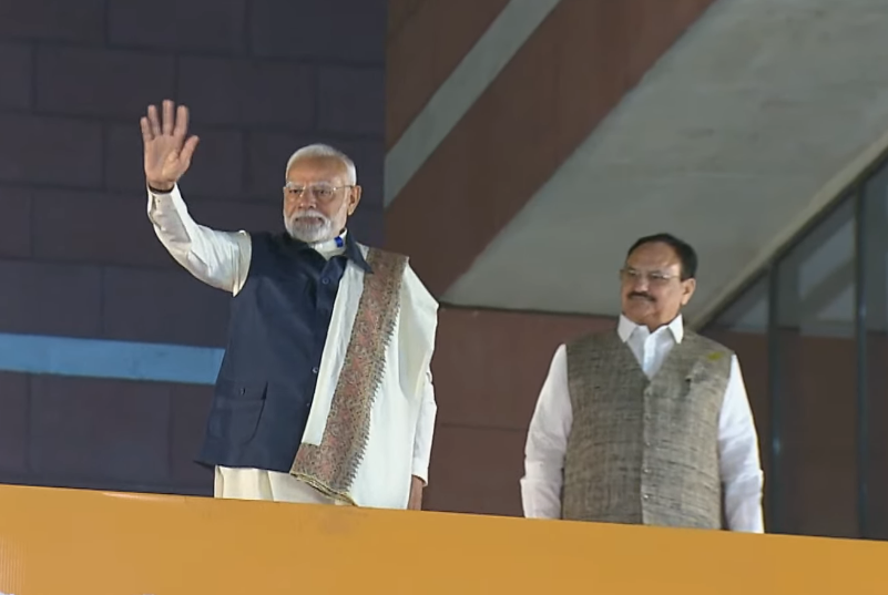 BJP4India's tweet image. PM Shri @narendramodi addresses party karyakartas at BJP headquarters in New Delhi.

Watch LIVE at youtube.com/watch?v=liMtQX…