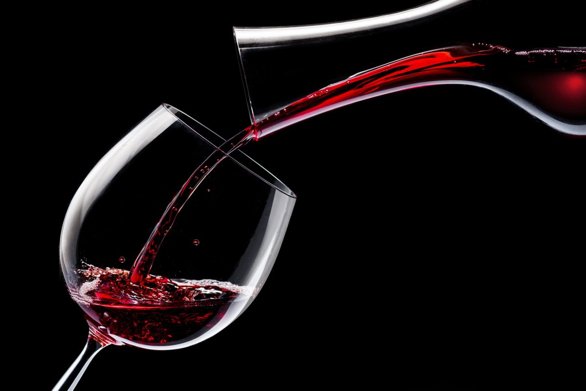 🍷 Celebra el Día Mundial del Vino Tinto este 24 de noviembre con nuestro Syrah. Descubre sus notas únicas y el maridaje ideal para tu próxima cena. 🍇🥂 

Más aquí 👉 buff.ly/4fA7Cno 

#VinoTinto #Syrah #VinícolaDeCastilla