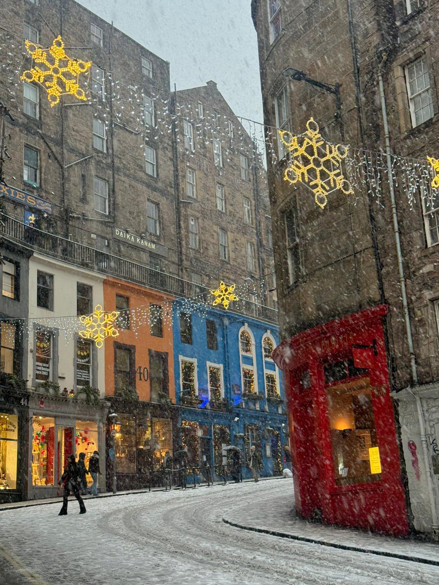 MissMcHaggis's tweet image. ¡En #Edimburgo ya es Navidad! 🎄 ☃️💫
Foto @PabloLCAuthor