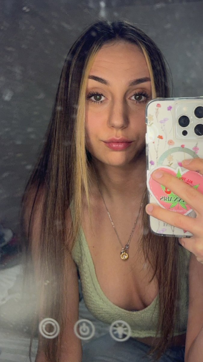 Samthomaso2301's tweet photo. Someone come chat with me on only fans 🤭 https://t.co/f01coYnhpb