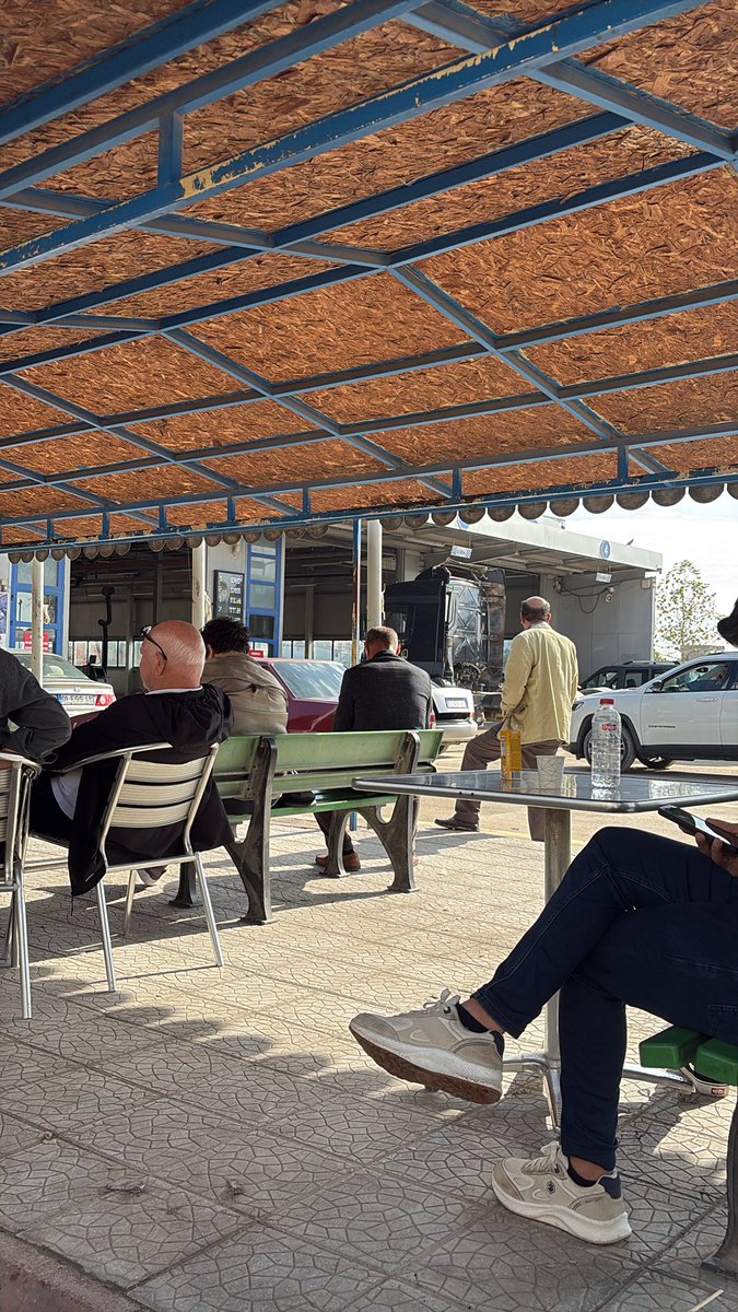 Dünyanın en ruh emici ortamı. 
Araç muayene. 
1 tane kaygısız sıfat yok. 
Hem hayat darlamış hem de ya bir aksilik çıkarsa kaygısı. 
Berbat.