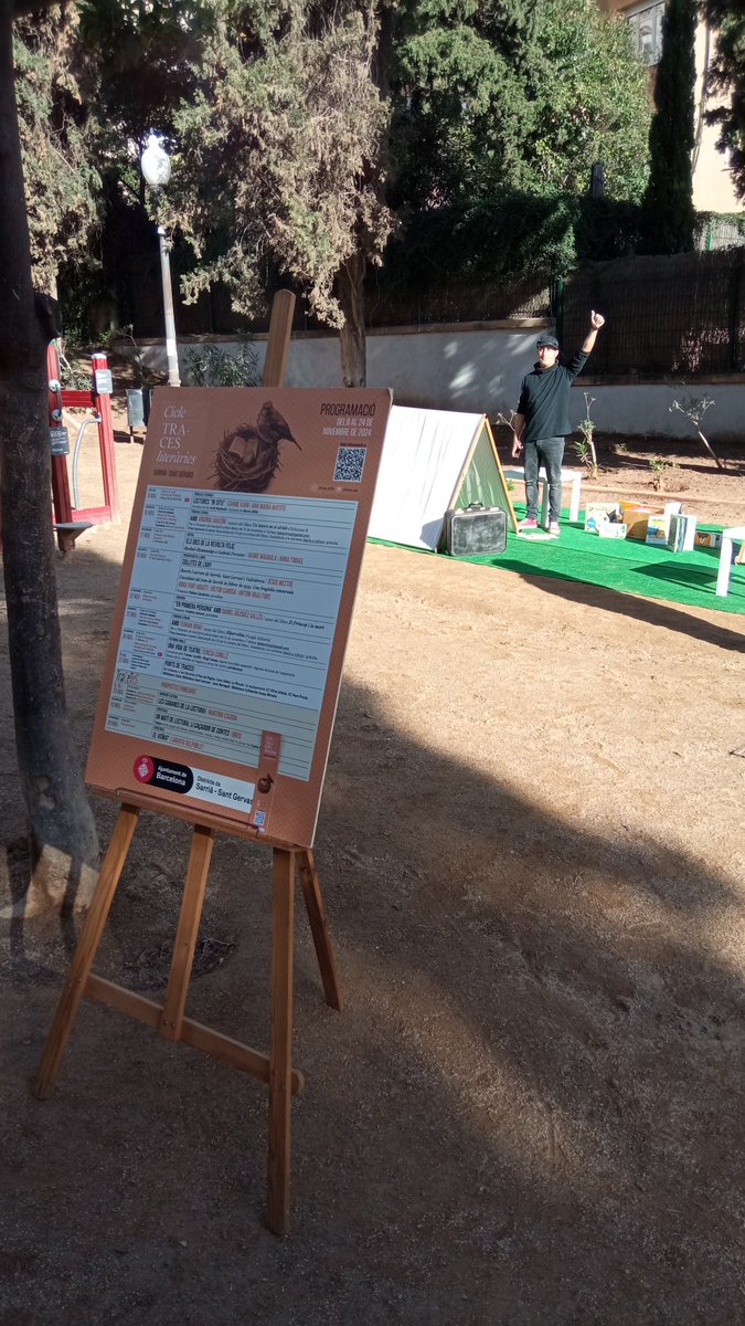 ✨ LES CABANES DE #LECTURA!
Avui dissabte ens trobaràs als Jardins Maluquer. En Gerard Garcés llegirà contes escrits per autors i autores de #Sarrià, explicats a cau d'orella per als menuts de casa, dins aquestes cabanes tan xules.
Activitat #gratuïta.
<a href="/Bcn_SSTG/">Sarrià - Sant Gervasi</a> <a href="/TaleiaCultura/">Taleia Cultura</a>