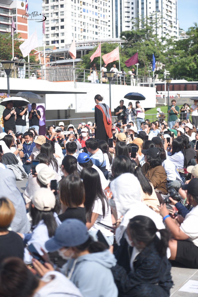 Tipnaree_OFC's tweet photo. 🎓Namtan Tipnaree Graduation : ป.โท จ๋าน้ำตาลจบแล้ว

ขอขอบคุณทุกคนที่มาร่วมแสดงความยินดีกับน้ำตาลในวันนี้ และขอบคุณทุกๆการซัพพอร์ตตลอดมา อยู่กันแบบนี้ไปนานๆ นะคะ

วันนี้หากผิดพลาดประการใด ต้องขออภัยมา ณ โอกาสนี้ด้วยค่ะ

🤍 @NamtanTipnaree 🩵
#NAMTANGRADUATION
#NamtanTipnaree #โมจิของนต
#น้ำตาลฟิล์ม #NamtanFlim