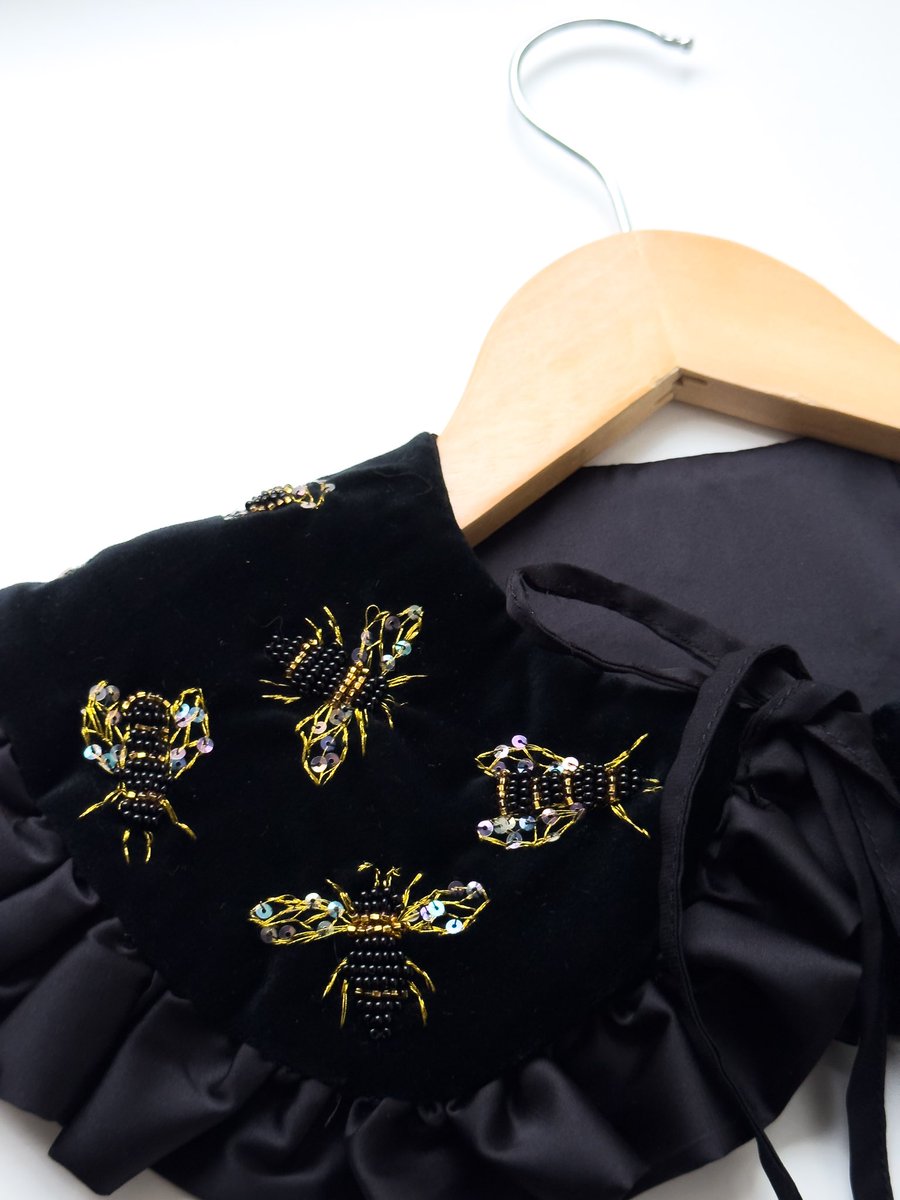 Detachable embroidered collar 
Hand embroidered collar 
Available in my shop 
Made to order 

malinzdesign.etsy.com