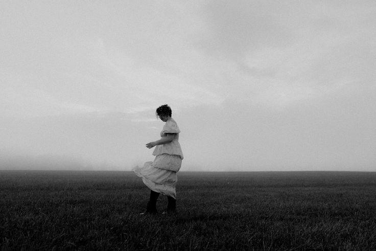 literlandweb1's tweet photo. "Mantenemos lo que vale la pena mantener y luego, con el aliento de la bondad soplamos el resto".
George Eliot
📷Karalyn Hope https://t.co/IPZ2h2kA3H