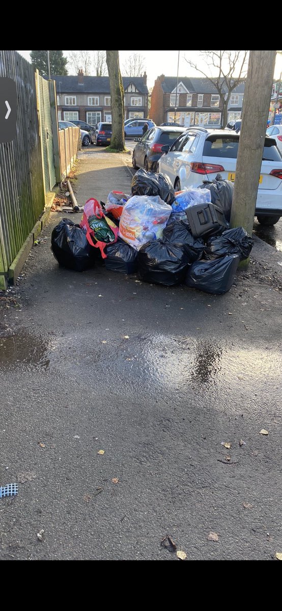Path blocked again with rubbish been dumped looks like same issues going on for years no accountability or permanent solution Twyford road B82nh by electric substation <a href="/BCC_Help/">BCC Customer Service</a> <a href="/liambyrnemp/">Liam Byrne MP</a> <a href="/UKLabour/">The Labour Party</a>