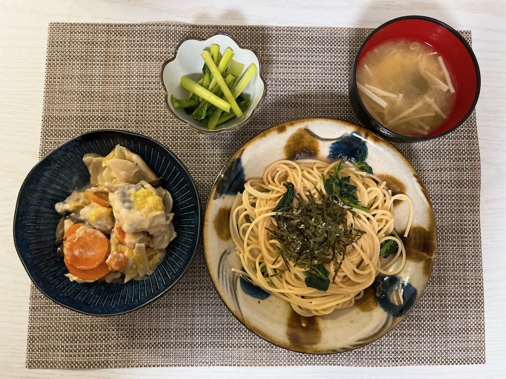 gleensunlight's tweet photo. 11/3日

朝
エレン

昼
おにぎり
エレン

夜
たらこパスタ
鱈のクリーム煮
小松菜の浅漬け
きのこのお味噌汁 https://t.co/sD3JLh49md