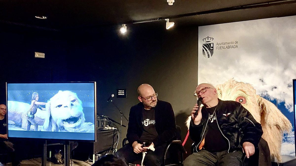 VMatellano's tweet photo. Ayer en el @CEARTfuenla, el gran Colin Arthur y yo recordamos los cuarenta años de #LaHistoriaInterminable con un lleno absoluto.
No perderse la expo La Historia Interminable by #ColinArthur que tengo el placer de comisariar. https://t.co/UTTUQ8UHt7