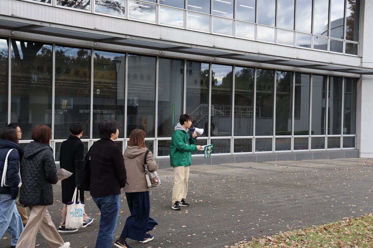 keio_zenkyo's tweet image. 【SFCオープンキャンパス実施中】
本日から2日間にわたって開催されている「SFC万学博覧会2024」において、学生ガイドによるオープンキャンパスが実施されています。
キャンパスツアーや相談コーナーなど、SFCのリアルを感じていただけるイベントとなっています。