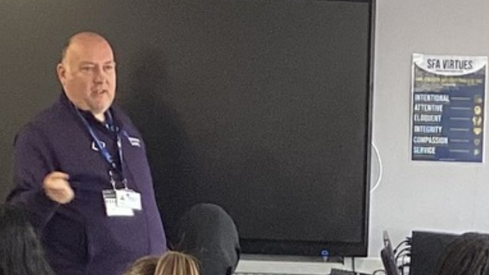 Great talk at a secondary school in #Walsall - covering my role with Alzheimer's Society and how we support people with demetia.  Some great questions from the pupils including
Why do people stop visiting people?
Why does my nan think I'm her daugher?
Can you inherit dementia?