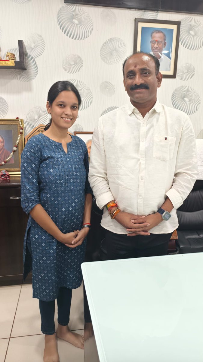 PreranaTilekar's tweet photo. अक्कलकोट विधानसभा मतदारसंघाचे लोकप्रिय नेतृत्व श्री. सचिन कल्याणशेट्टी यांची दुसऱ्यांदा विधानसभेवर निवड झाल्याबद्दल हार्दिक अभिनंदन !

#Sachinkalyanshetti #MaharashtraElectionResults #ElectionResults #Election2024 #MaharashtraElection
#MaharashtraAssembly

@Kalyanshetti_S https://t.co/KEmwj8Zqri
