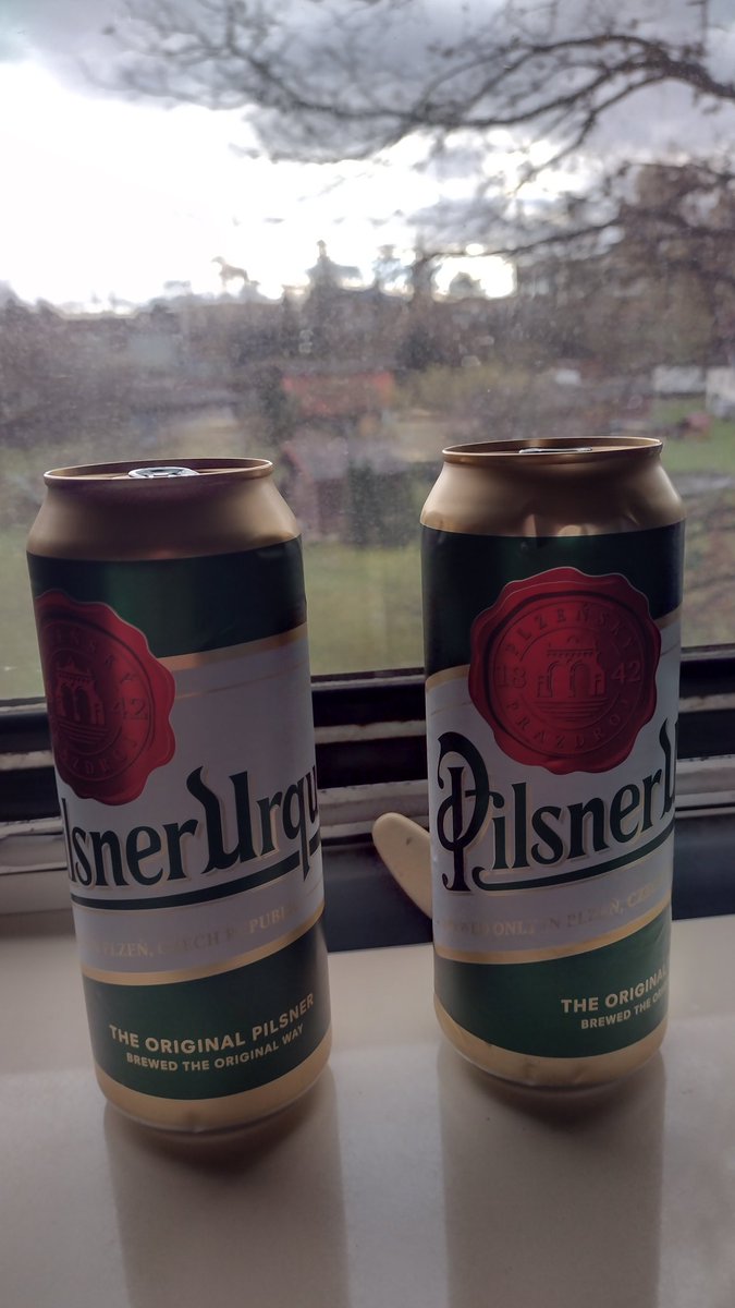DKortschak's tweet photo. #Bahnzeit auf dem Weg von #Linz Hbf. nach #Plzeň hl.n. - auf die Minute pünktlich und bestens betreut von @unsereOEBB und @ceskedrahy_. Verdursten müssen wir Dank #minibar auch nicht 🍺 @narodni_pivovar @Plzen_Prazdroj @_DiningCar @speisewagen #bahnliebe #bierliebe #cdminibar https://t.co/nALjRFWFyP