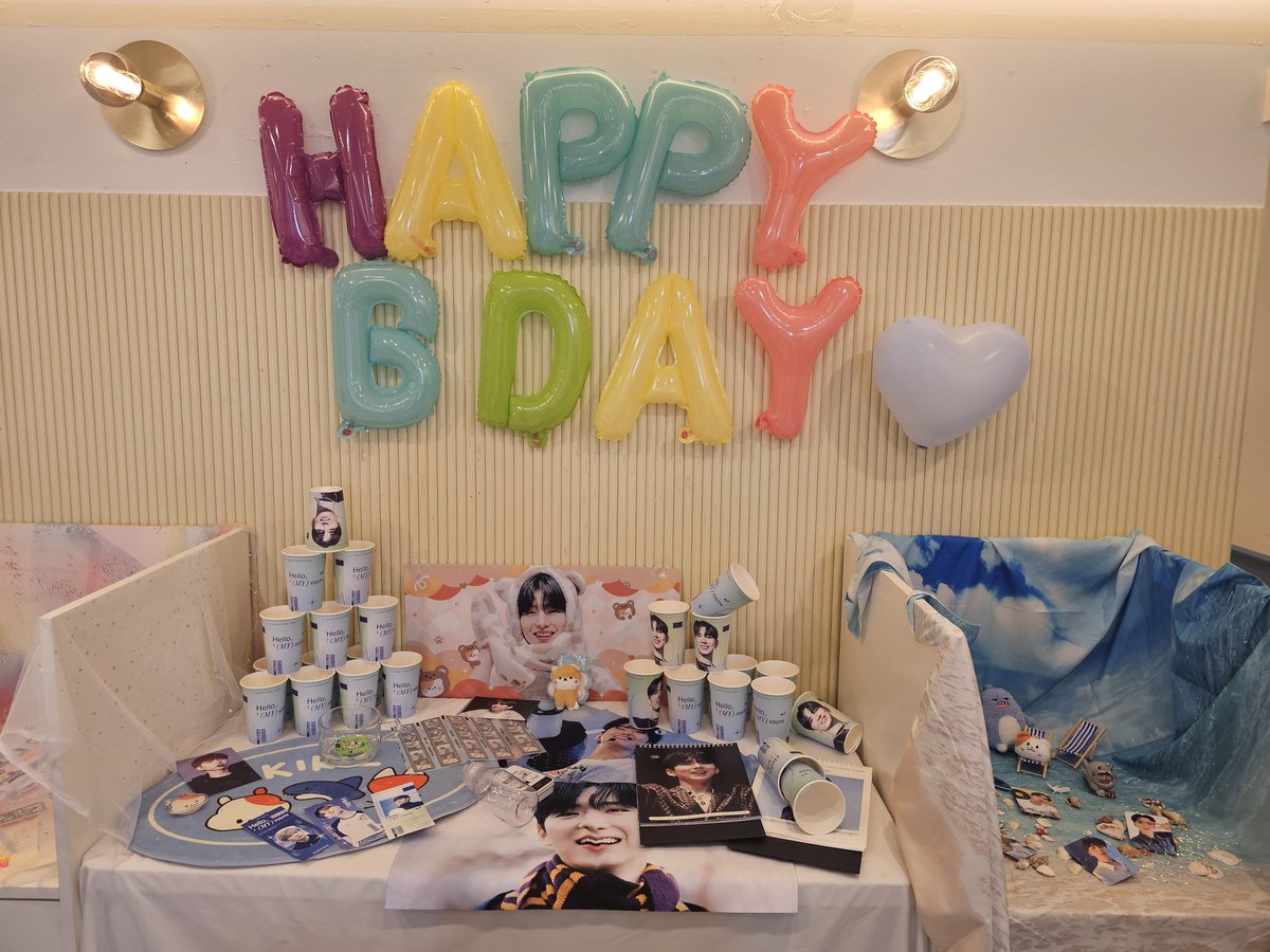 tkfkdgo_MX's tweet photo. 𝗛𝗘𝗟𝗟𝗢,(𝑚𝑦) 𝗬𝗢𝗨𝗧𝗛
✶ 로우필름 카페앤갤러리 

아기자기 너모예쁜🧡
환한미소의 기현이가 반겨줘서 행복했고
럭드성공(?)해서 너무신났고
신난 트친의 탭댄스도 봤고요(?)
아주아주 즐거웠어요😊
네컷부스 봐놓고 못찍은건 좀 아쉽ㅠㅠ
#Hello_my_youth_1122 https://t.co/SJnINkP53c