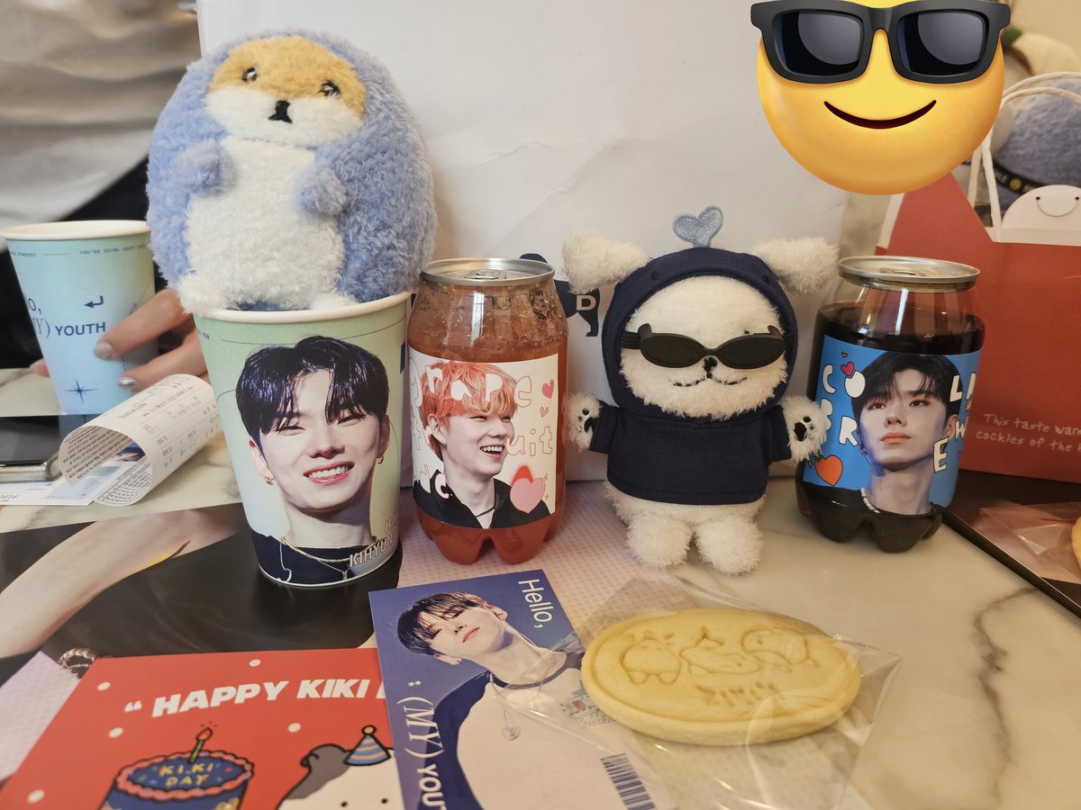 tkfkdgo_MX's tweet photo. 𝗛𝗘𝗟𝗟𝗢,(𝑚𝑦) 𝗬𝗢𝗨𝗧𝗛
✶ 로우필름 카페앤갤러리 

아기자기 너모예쁜🧡
환한미소의 기현이가 반겨줘서 행복했고
럭드성공(?)해서 너무신났고
신난 트친의 탭댄스도 봤고요(?)
아주아주 즐거웠어요😊
네컷부스 봐놓고 못찍은건 좀 아쉽ㅠㅠ
#Hello_my_youth_1122 https://t.co/SJnINkP53c