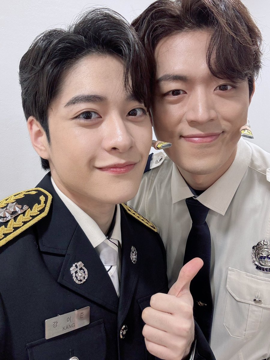 뮤지컬 사칠 tweet media