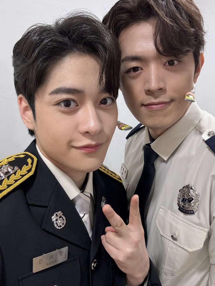 뮤지컬 사칠 tweet media