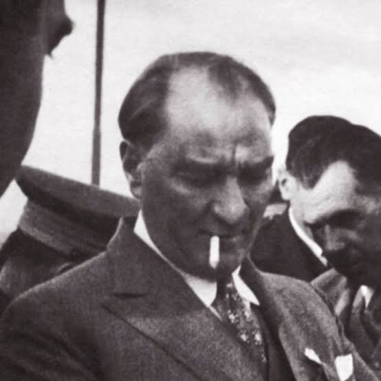 KENANKKEN's tweet photo. "Kızım (Sabiha Gokcen), asiler bir köprü yakarak isyan başlattılar. Ben de bir sigara yakarak bitiriyorum.”

16 Kasım 1937 | Tunceli https://t.co/oPuu7Ol6nM