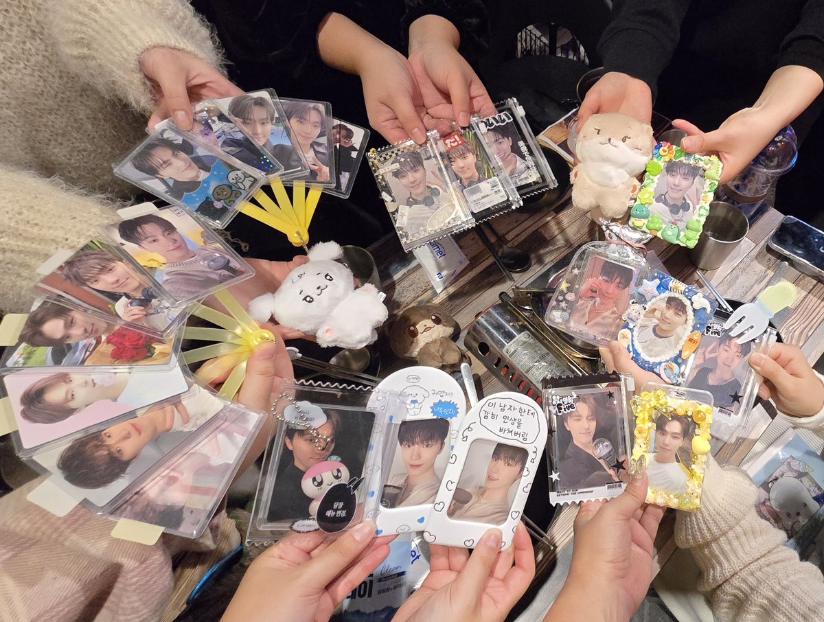 찬사웃 공주들이랑💛
오늘 하루 명예 찬사웃인 밍댕이랑💛

<a href="/cccozyyy/">cozy</a>