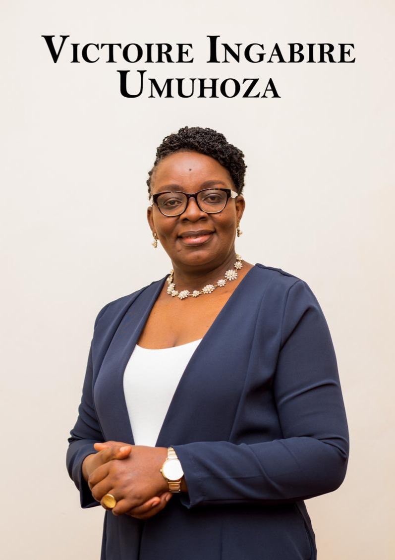KUpatriot's tweet photo. impamvu ntekereza kagame polo atinya uyu mudamu Victoire Ingabire

amutinyira ko
1.Ari umuhutu(kazi) utamucinyira inkoro
2.Ari umudamu uzi ubwenge
3.Ari umudamu watinyutse gushaka intebe y’ubutegetsi bwe
4.Ari politicienne abazungu bumva
(kagame yanga umuntu wumvwa n’abazungu) https://t.co/YairNPBWFZ