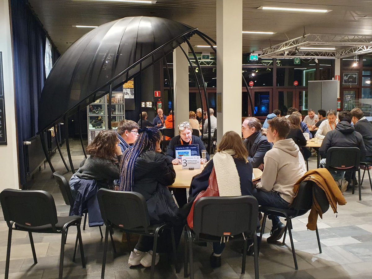 Another #BIRA_IASB60years celebration with a speed dating event at the #PlanetariumBrussels last night. What better way to spend a cold Friday evening than with the researchers and engineers of the Royal Belgian Institute for #SpaceAeronomy ! 
#spacescience <a href="/belspo/">Belspo</a>