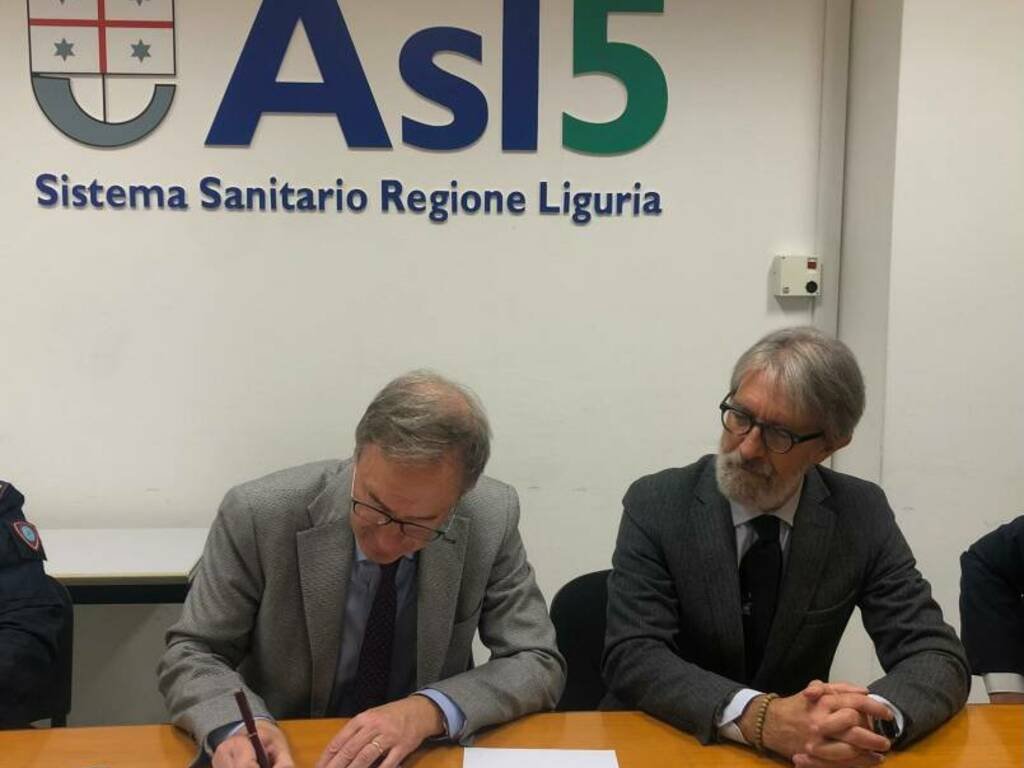 RadioBabboleo's tweet photo. La #Questura e l’#ASL5 della #Spezia, hanno firmato il rinnovo del “Protocollo Zeus”, riguardante stalking e violenza domestica, fondamentale strumento per la presa in carico del maltrattante. Iniziativa verso il 25 novembre. https://t.co/hIQJf1k2oW