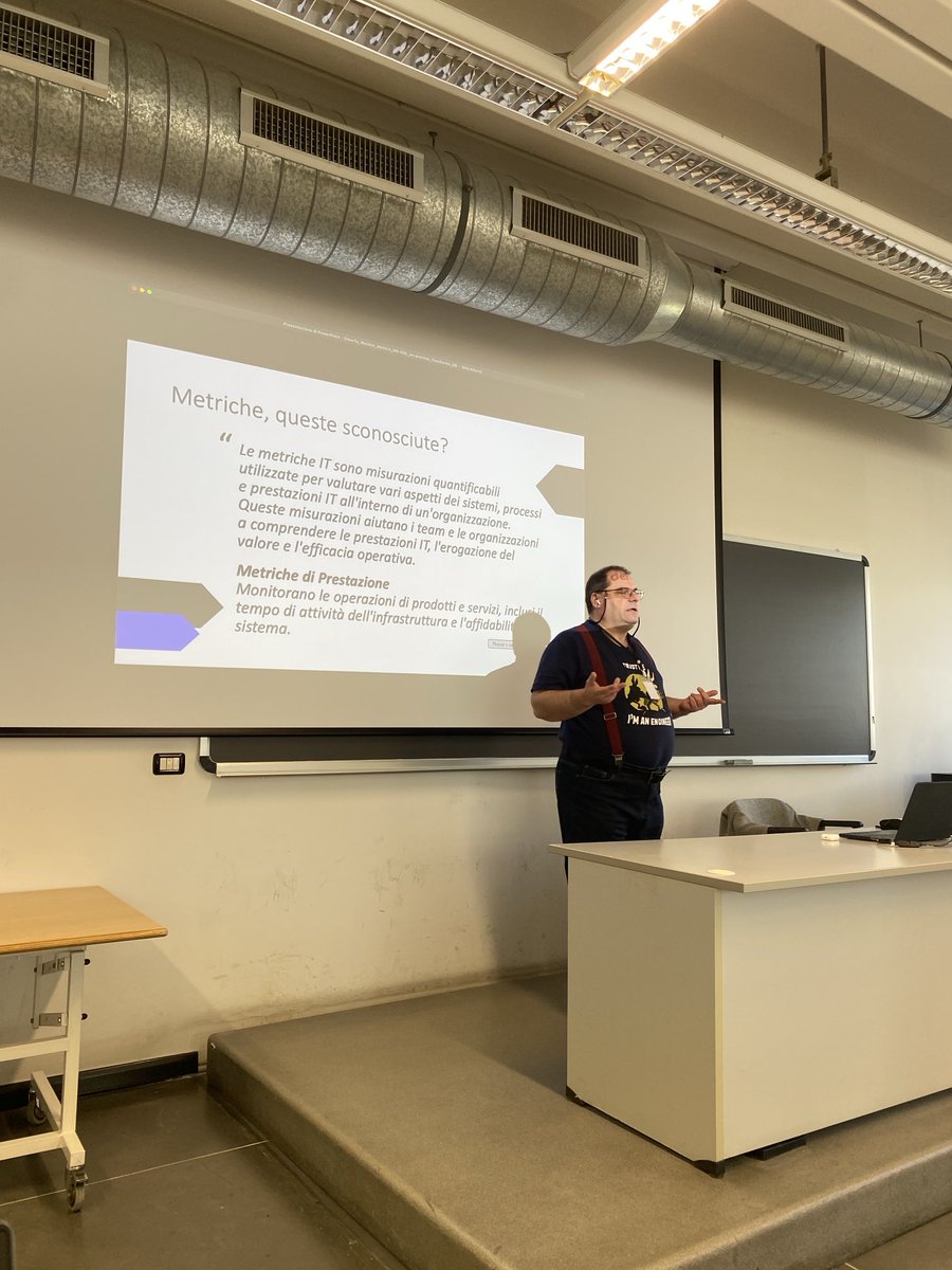 segovoni's tweet image. ⁦@giulianolatini⁩ on stage at Data Saturday Parma 2024 #datasat #datasatParma