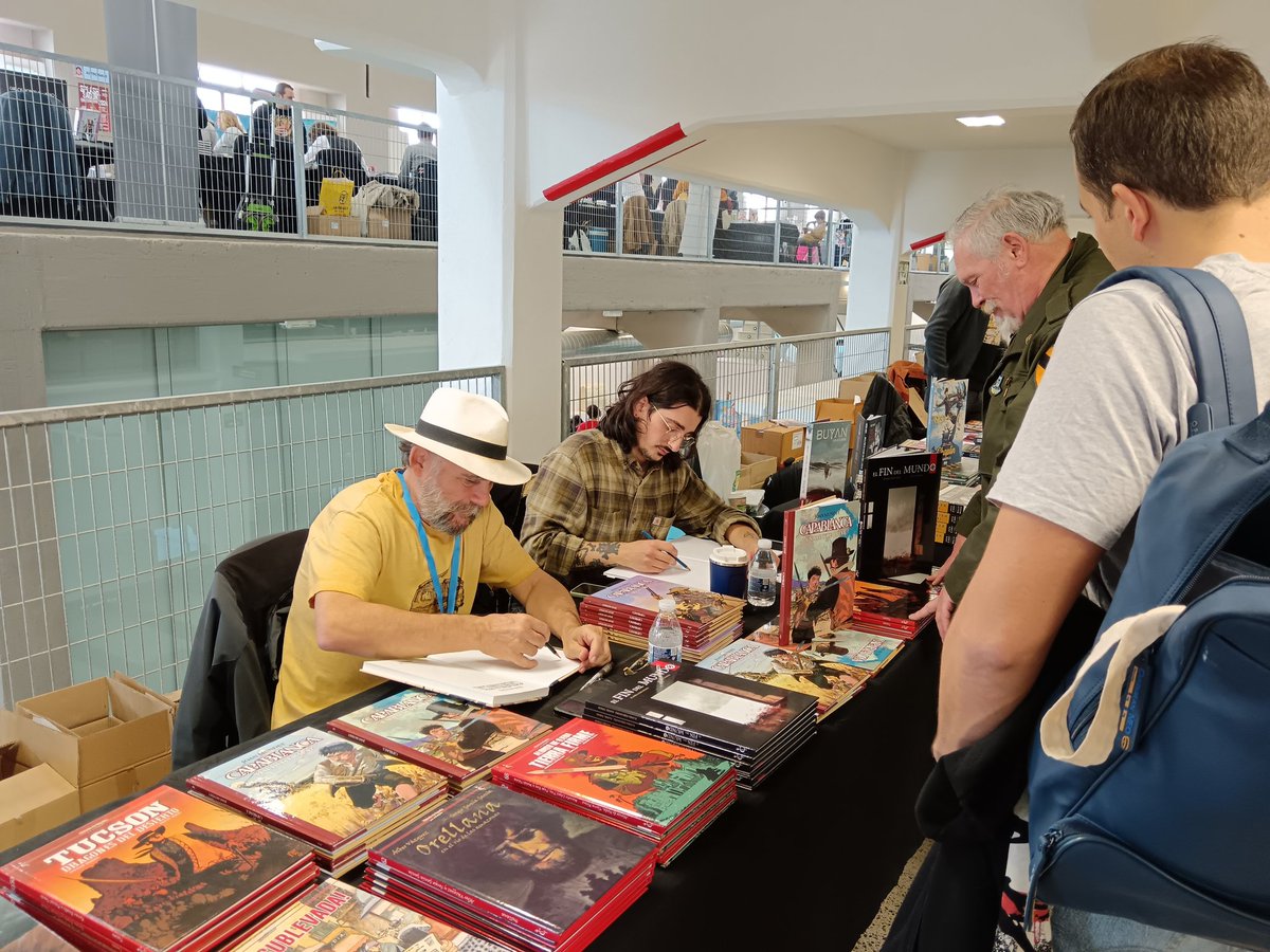 Cascaborra Ediciones (@casca_borra) on Twitter photo Y tenemos a <a href="/Danieltomasart/">Daniel Tomás</a> y <a href="/joanmundet/">joan mundet</a> firmando ejemplares en <a href="/SplashSagunt/">SPLASH Sagunt</a> Y tenemos a <a href="/Danieltomasart/">Daniel Tomás</a> y <a href="/joanmundet/">joan mundet</a> firmando ejemplares en <a href="/SplashSagunt/">SPLASH Sagunt</a>