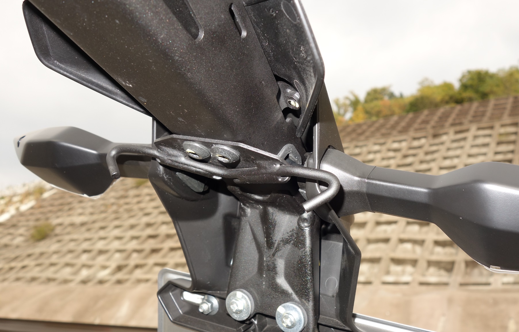 てるてる 身長153cmのライダーから見た、カワサキ「Ninja ZX-25R」の足